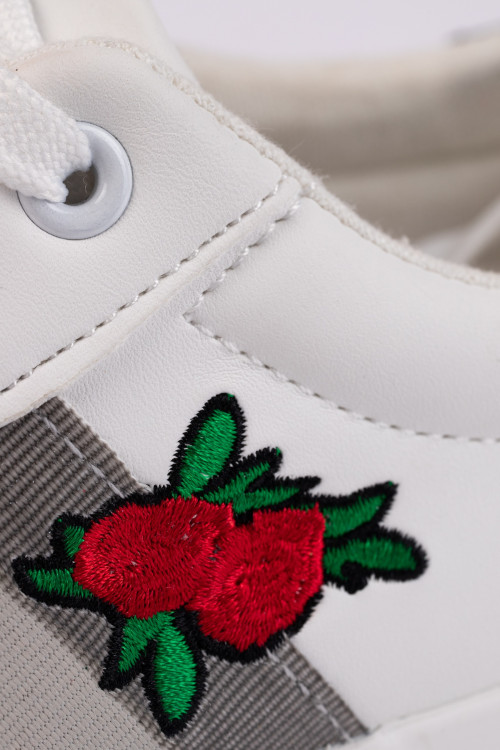 Białe trampki dla dziewczyny z haftem