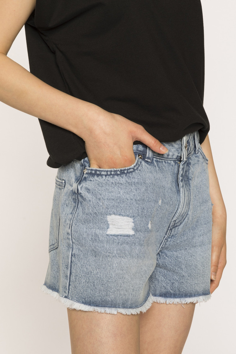 Jeansowe szorty dziewczęce z przetarciami | Reporter 