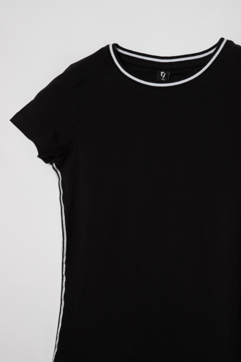 Czarna sukienka z krótkim rękawem i lampasami dla dziewczyny