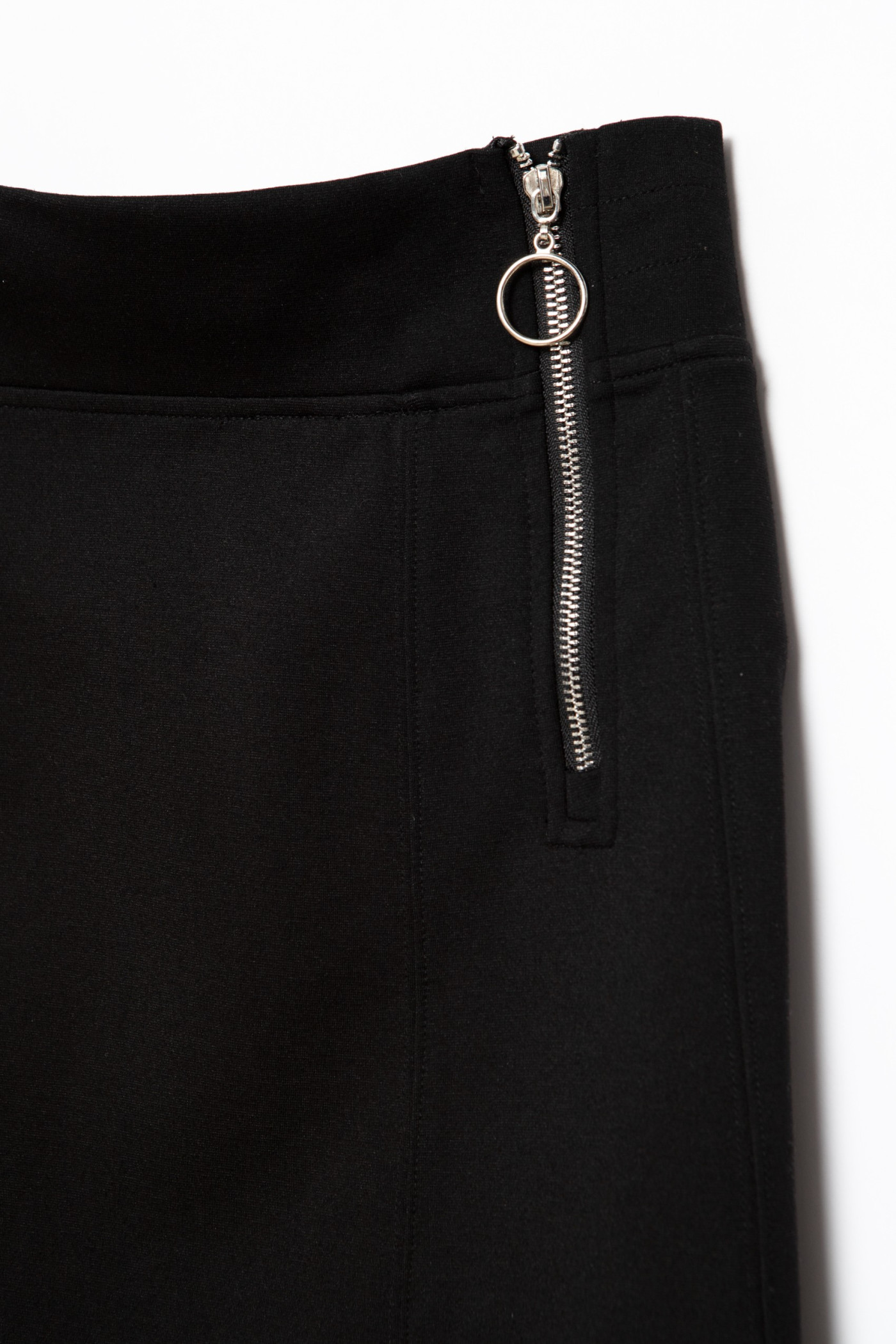 Czarna spódnica dla dziewczyny z zamkiem