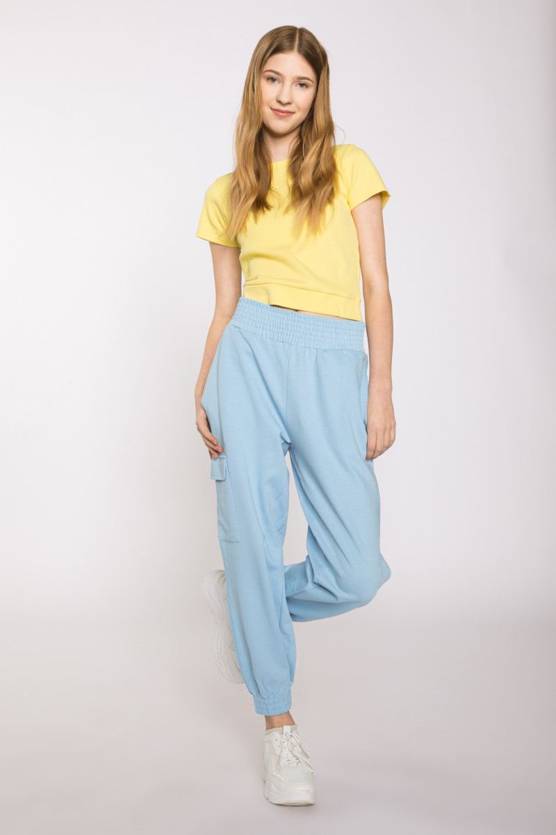 Żółty t-shirt dla dziewczyny ze ściągaczem u dołu