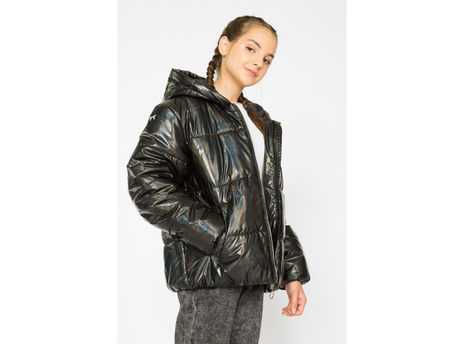 Czarna połyskująca kurtka typu puffer dla dziewczyny