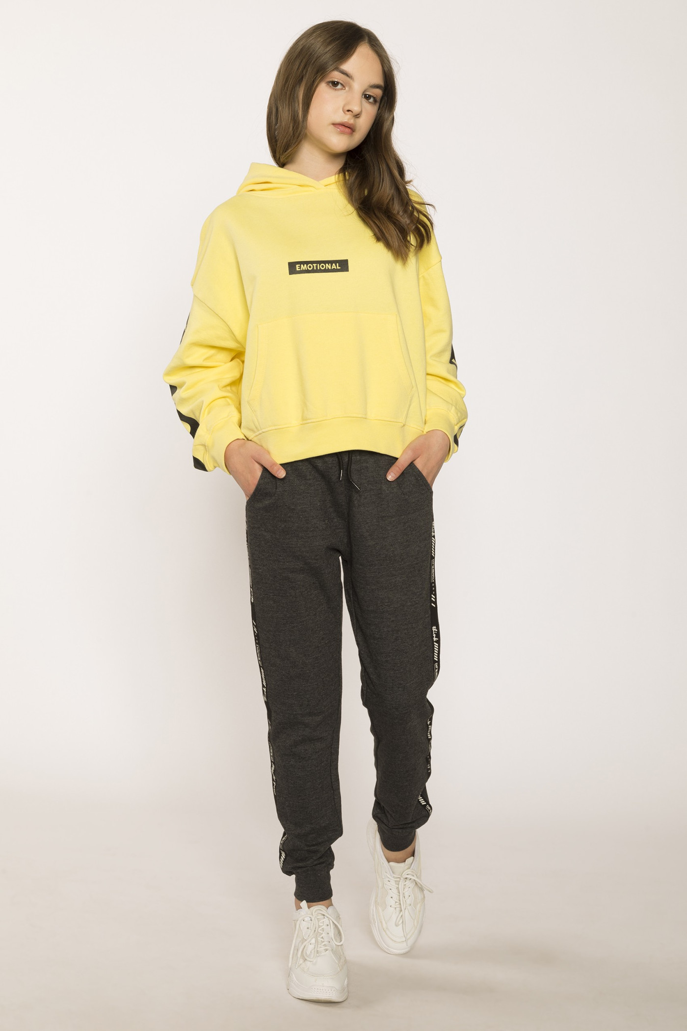 Szare spodnie dresowe z lampasami dla dziewczyny