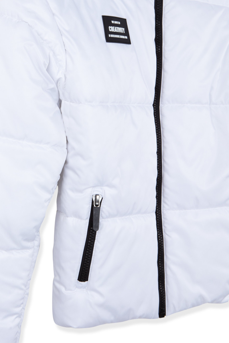 Biała kurtka dla dziewczyny z kontrastowymi zamkami