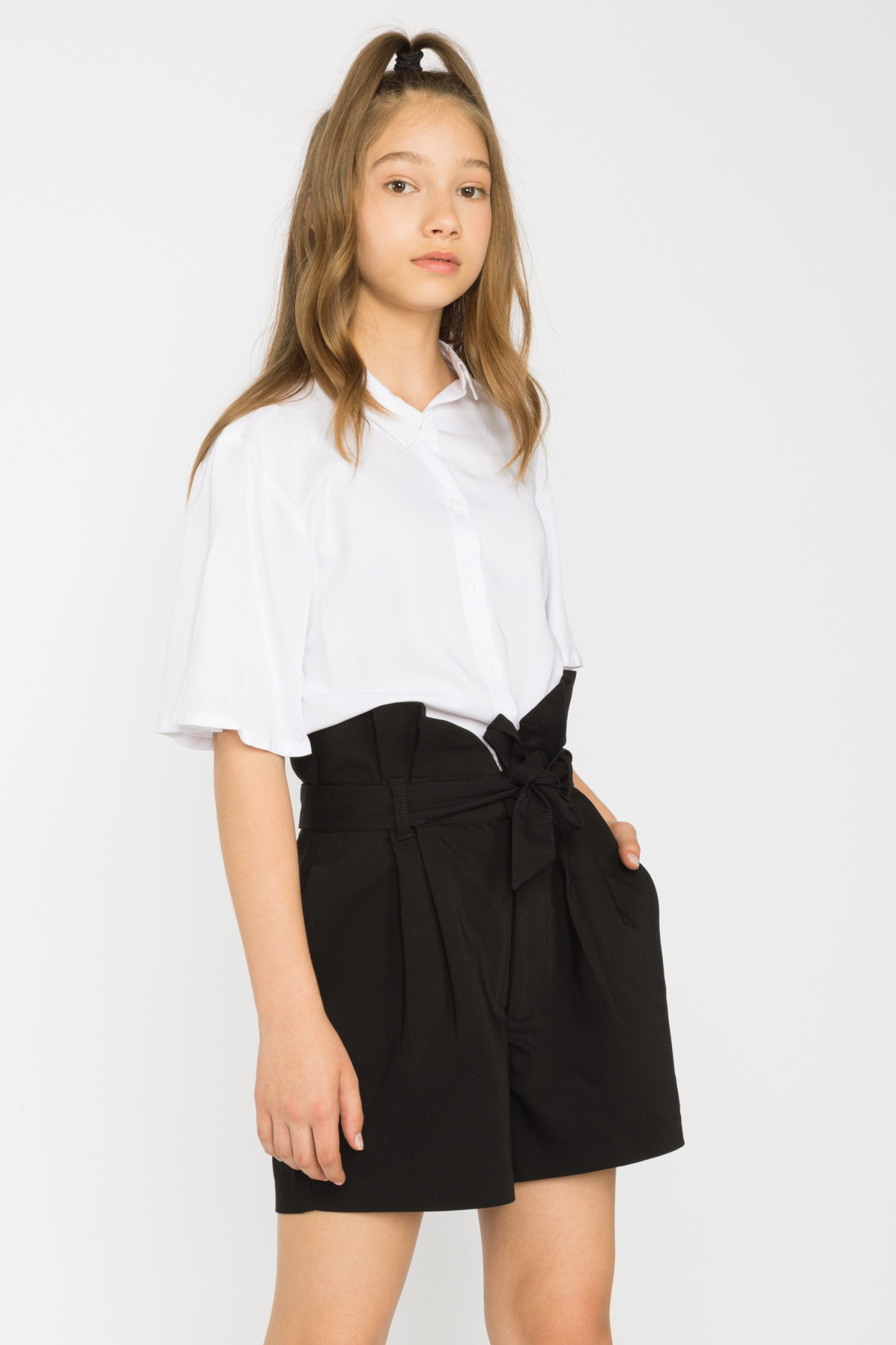 Czarne szorty dla dziewczyny z paskiem i kieszeniami