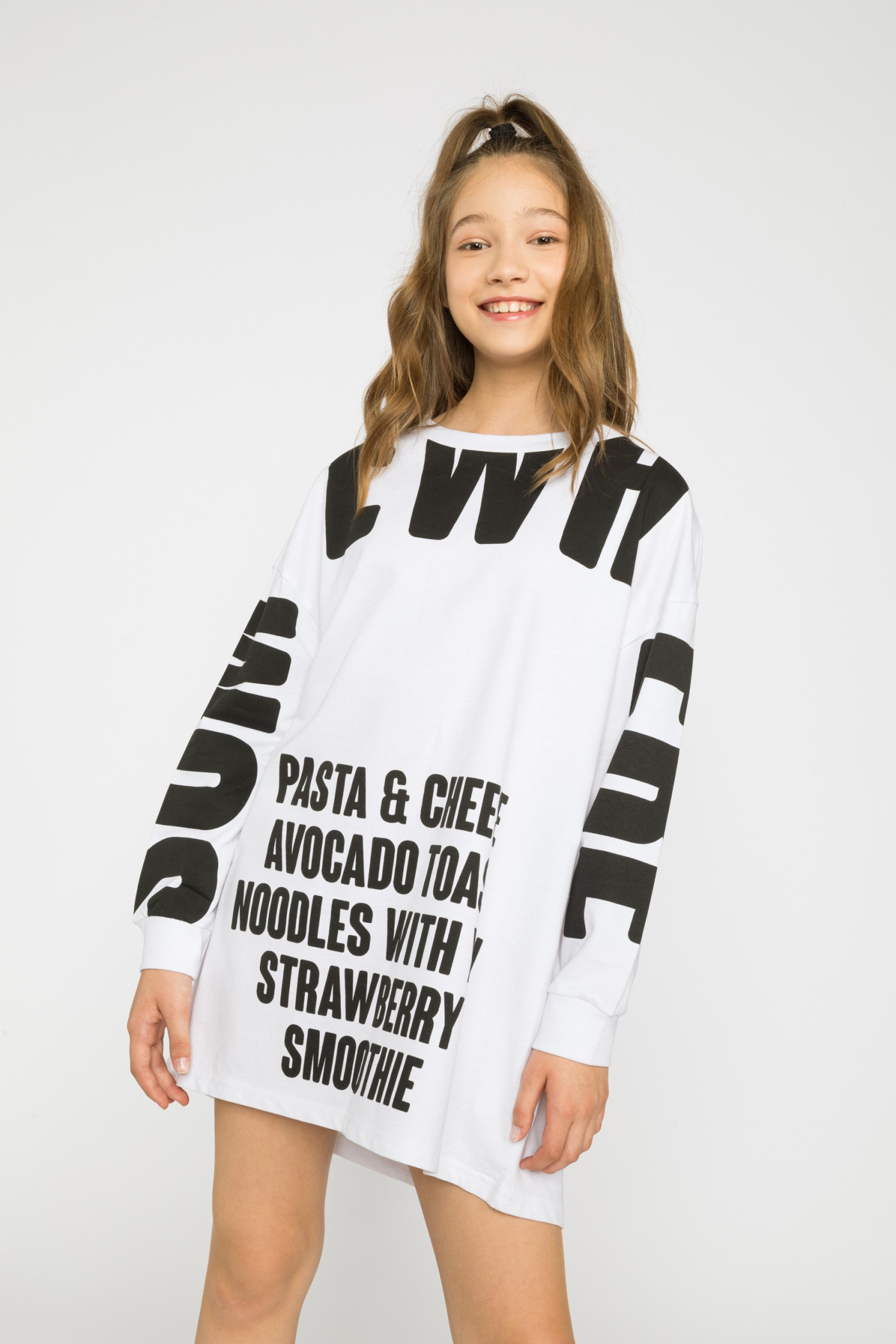 Biała t-shirtowa sukienka z napisami dla dziewczyny FOOD