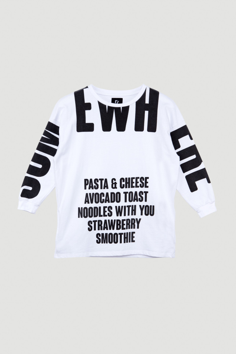 Biała t-shirtowa sukienka z napisami dla dziewczyny FOOD
