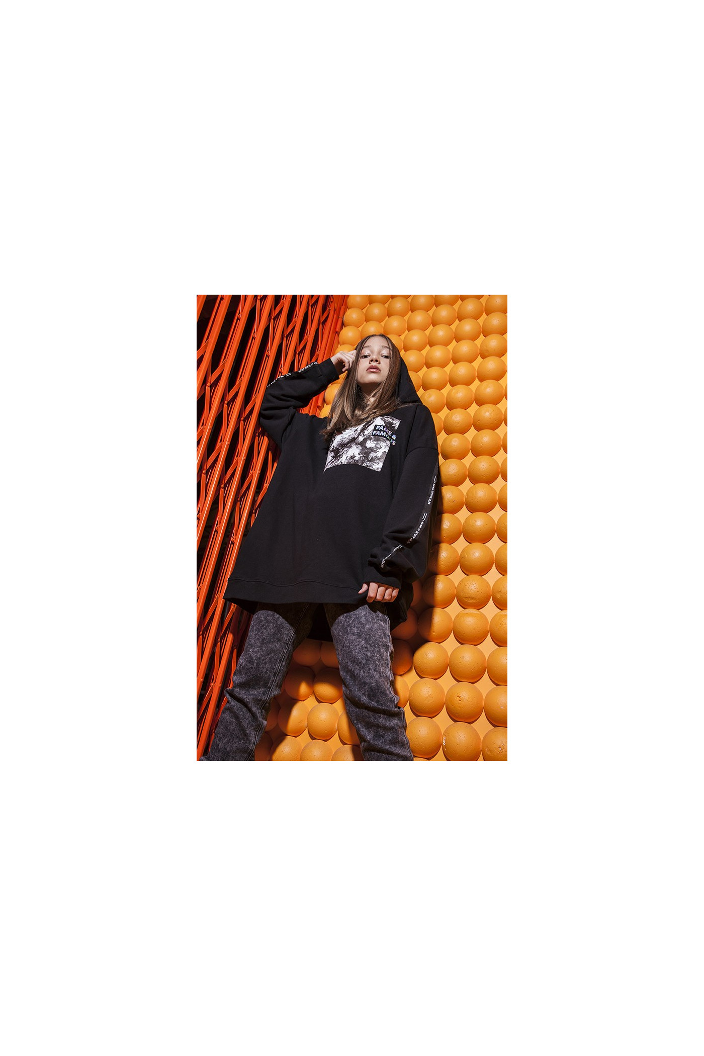 Czarna oversize'owa bluza dla dziewczyny