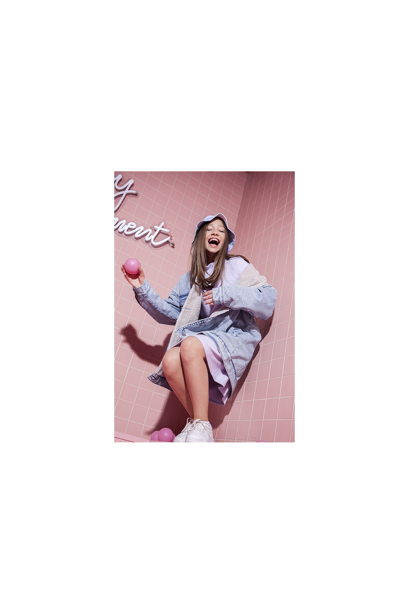 Niebieska jeansowa kurtka przejściowa z barankiem