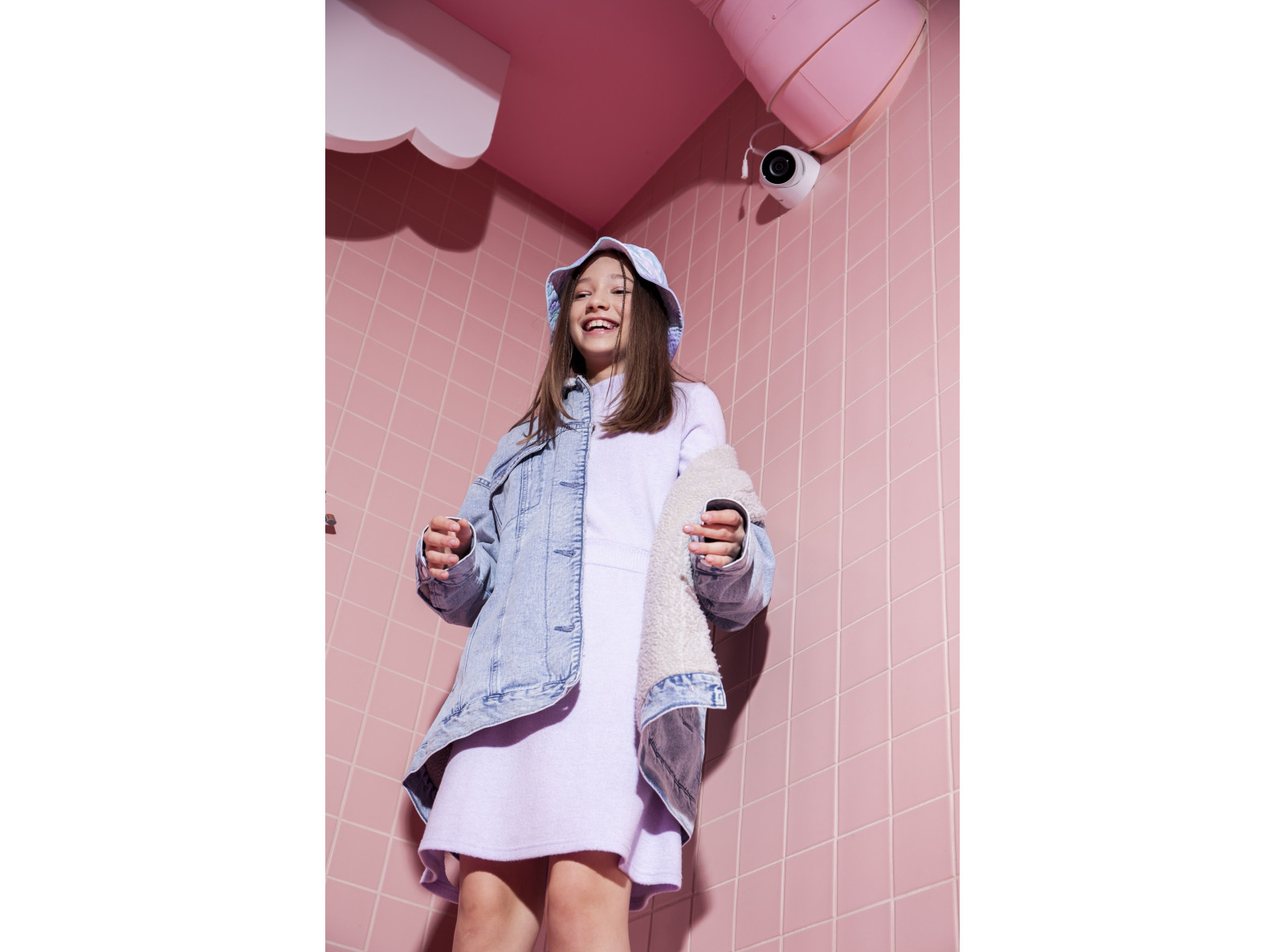 Niebieska jeansowa kurtka przejściowa z barankiem