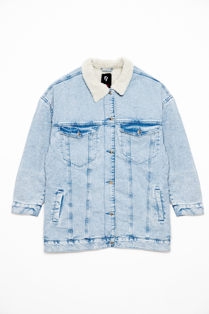 Niebieska jeansowa kurtka przejściowa z barankiem