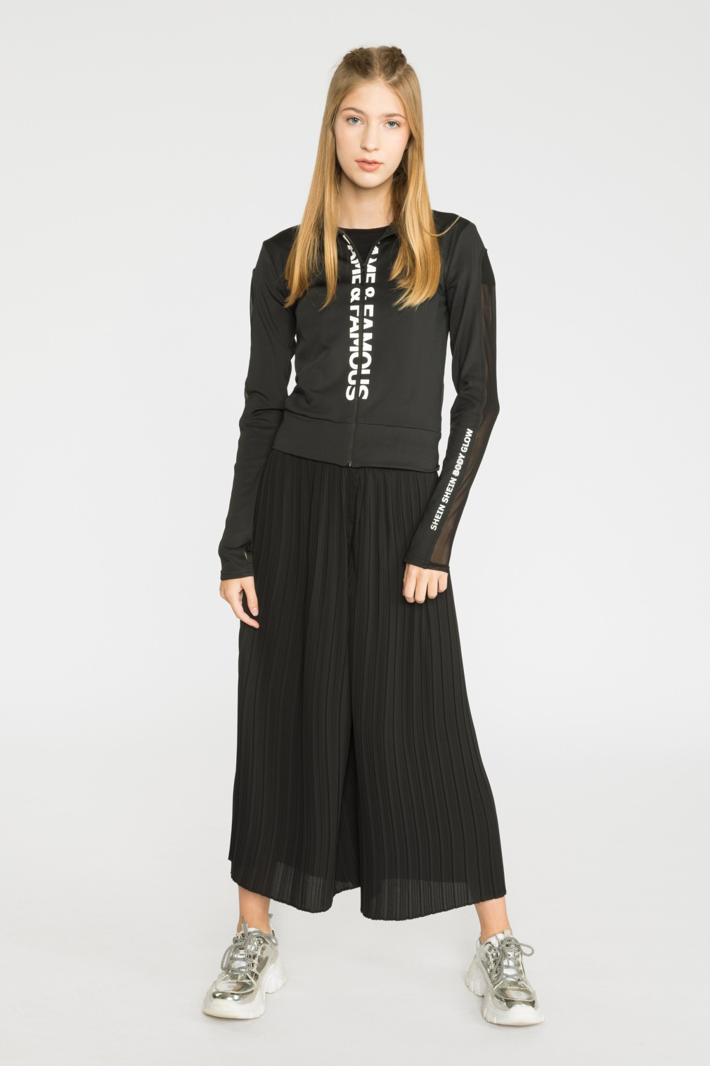 Czarna sportowa bluza z przezroczystym rękawem dla dziewczyny