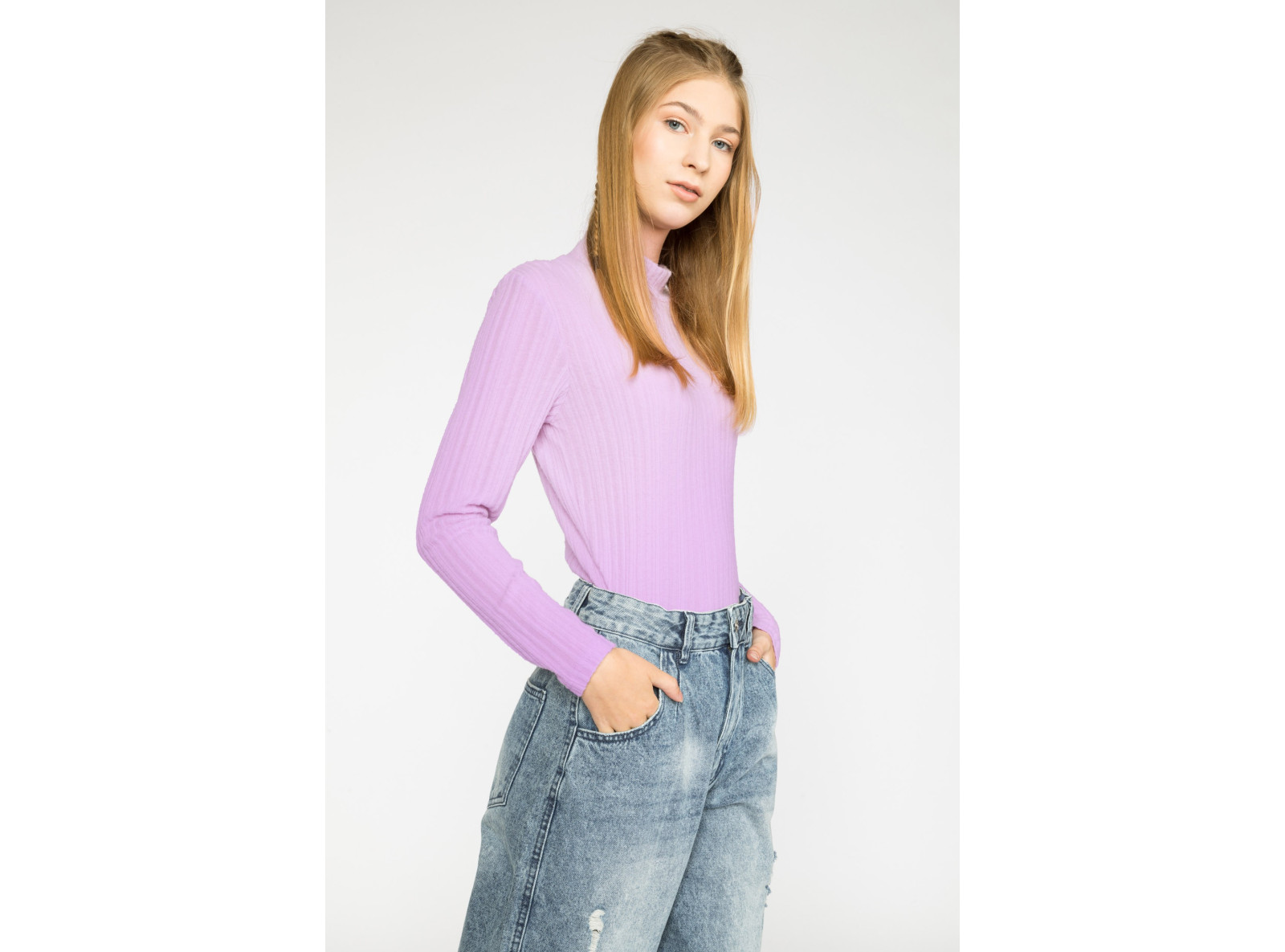 Lila sweter dla dziewczyny z długim rękawem i półgolfem