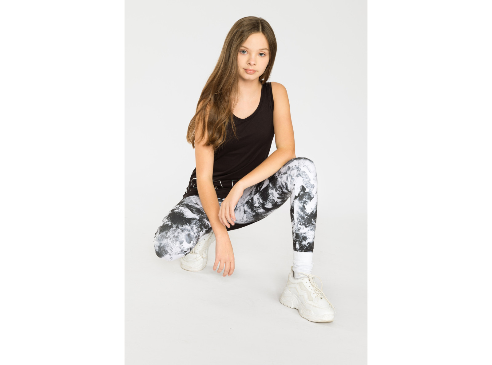 Czarny t-shirt typu bokserka dla dziewczyny FAME