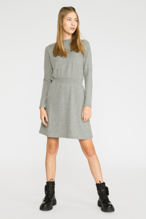 Szara sukienka dla dziewczyny z długim rękawem