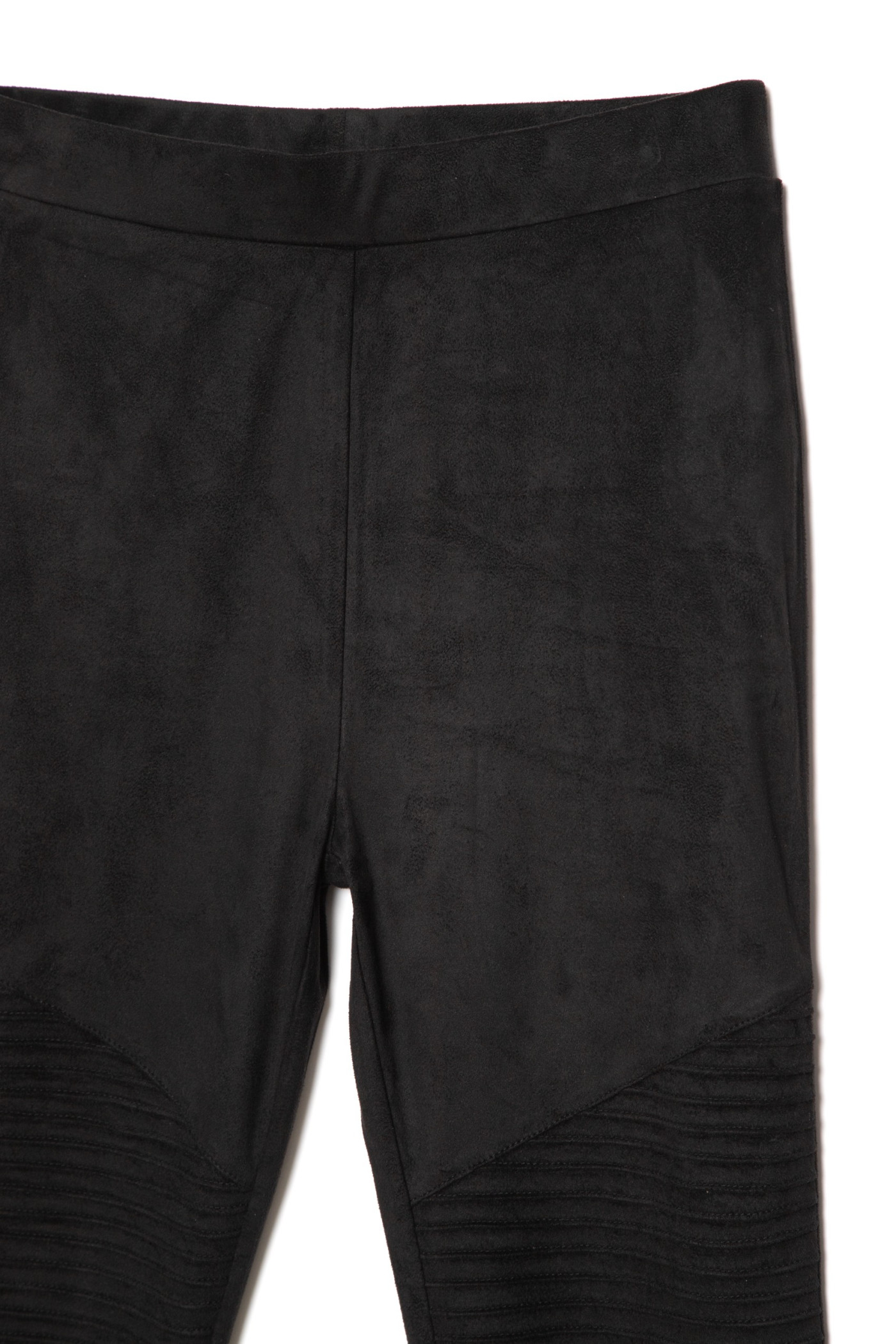 Czarne leginsy dla dziewczyny z przeszyciami na kolanach