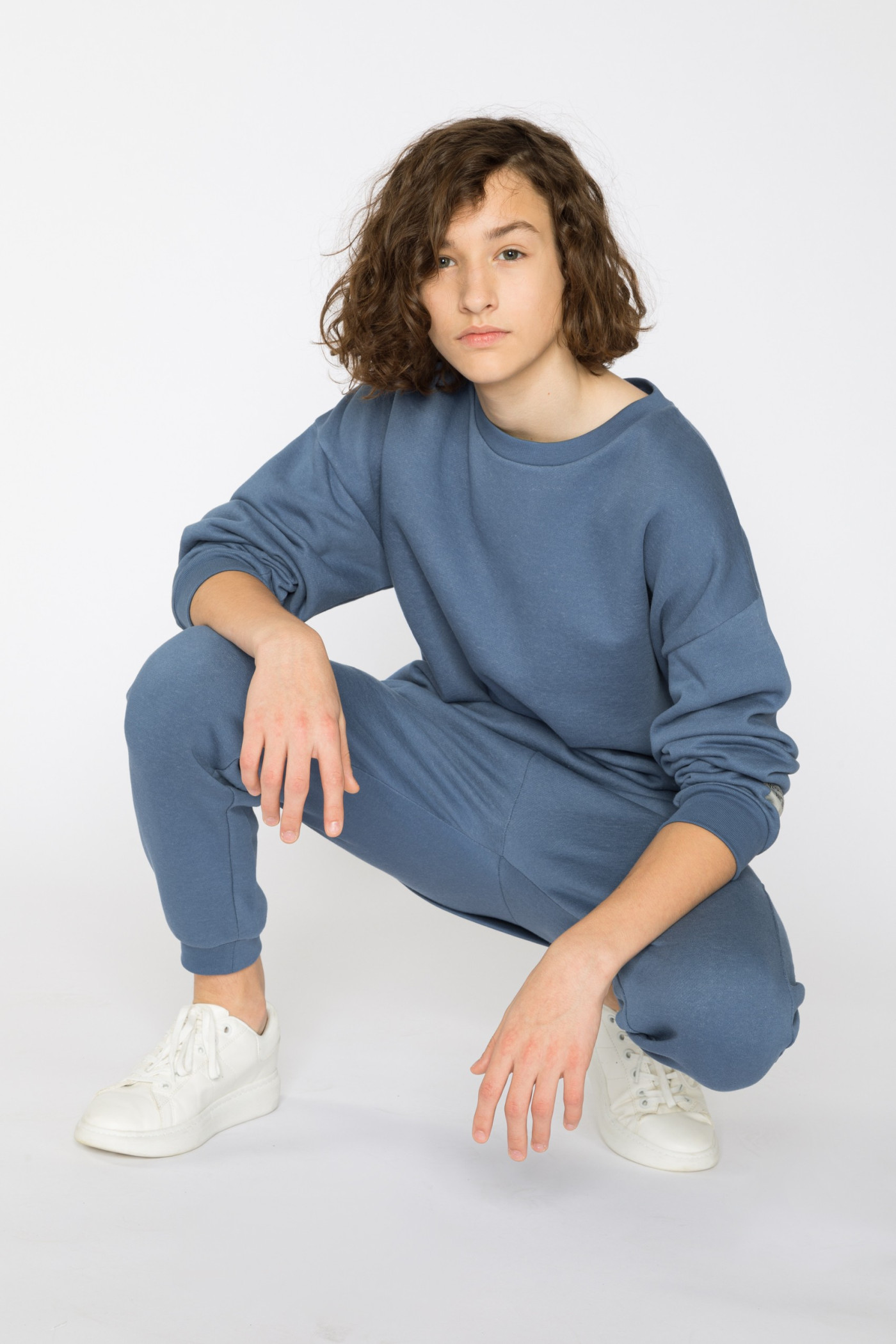 Niebieska gładka bluza dla chłopaka