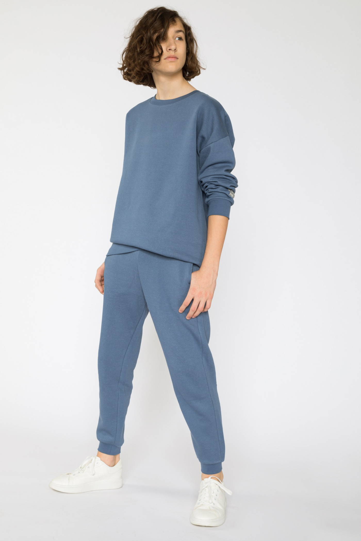 Niebieska gładka bluza dla chłopaka