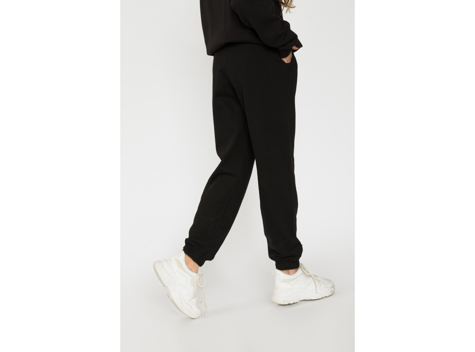 Czarne spodnie dresowe dla dziewczyny ze ściągaczem ANTISOCIAL BUTTERFLY