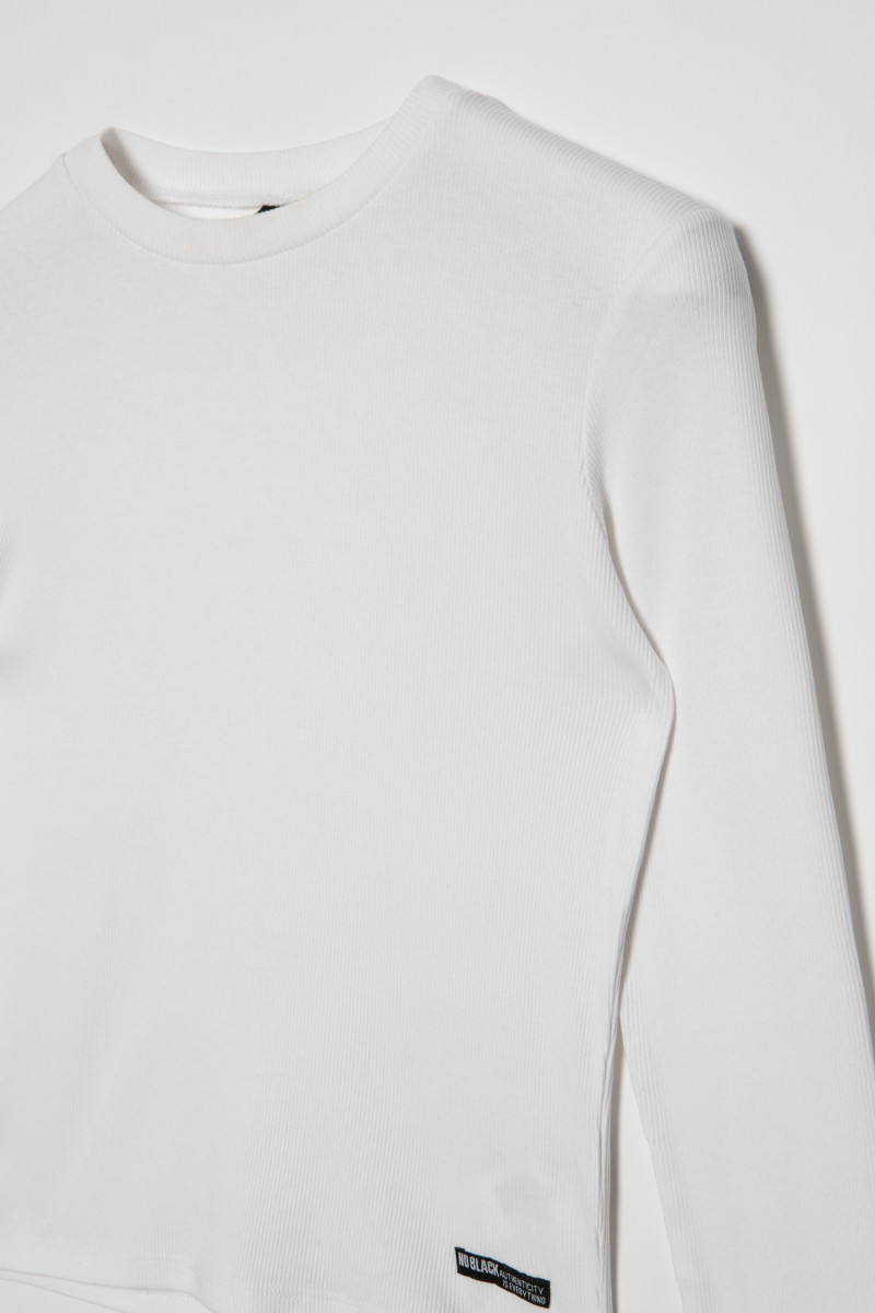 Biały t-shirt dla dziewczyny z prążkowanej dzianiny