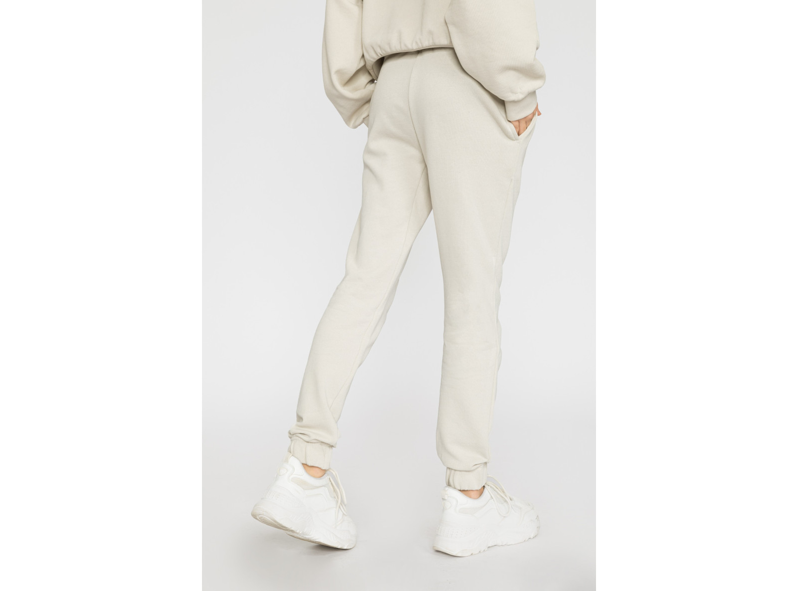 Kremowe spodnie dresowe dla dziewczyny