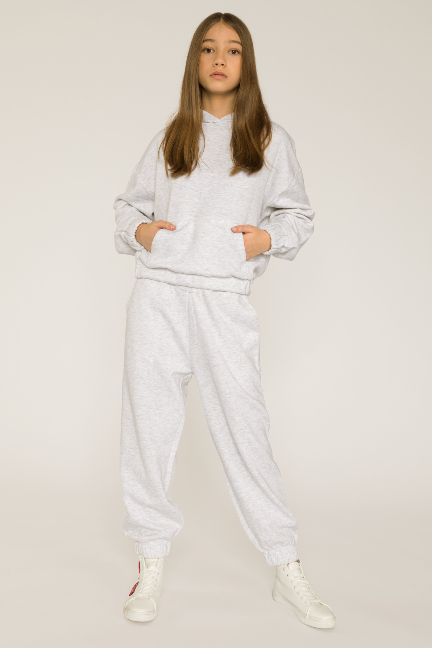 Szara bluza z kapturem dla dziewczyny
