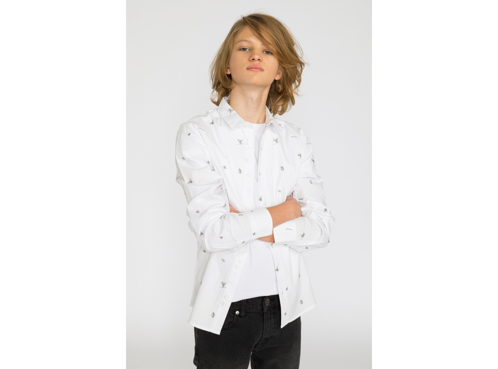 Biała koszula w zimowy wzór dla chłopaka