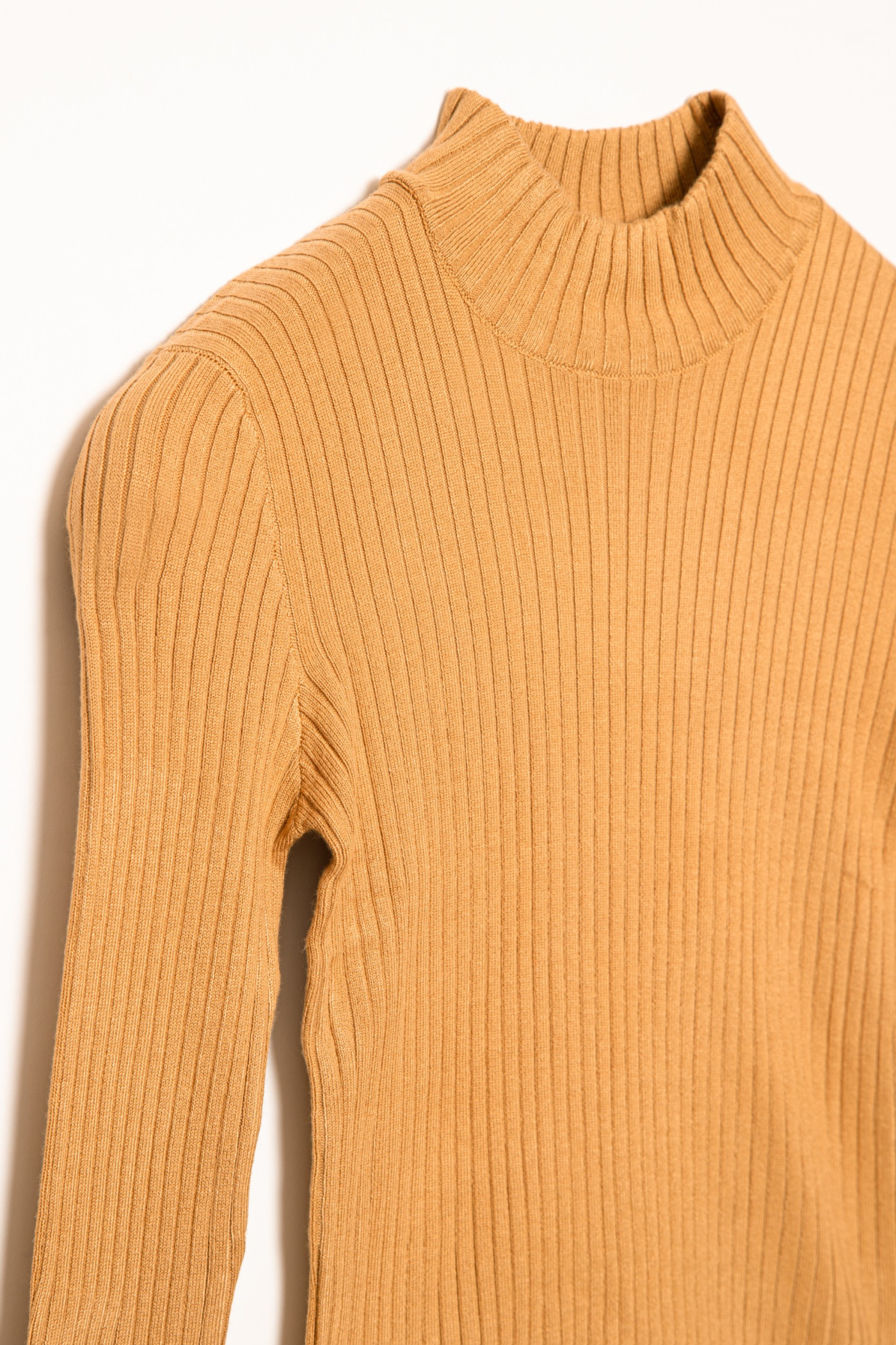 Musztardowy golf  w prążki dla dziewczyny