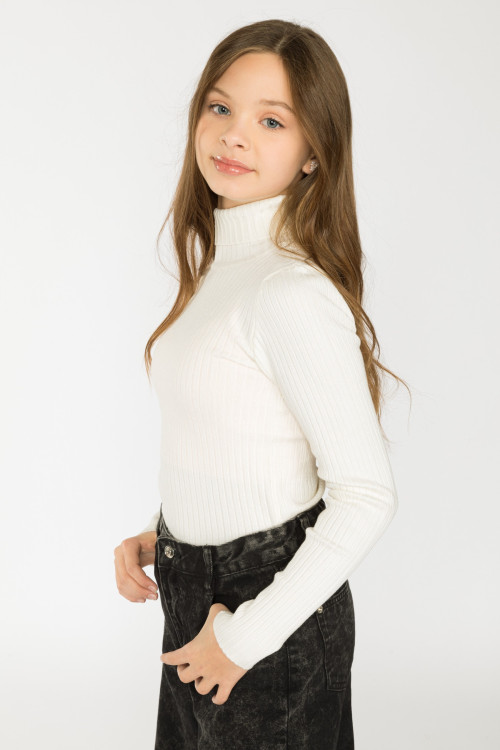 Kremowy prążkowany golf dla dziewczyny