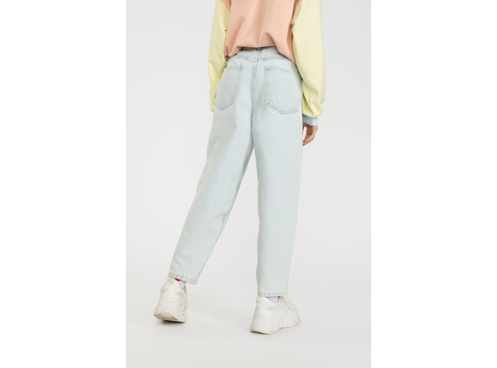 Jeansowe spodnie dla dziewczyny typu slouchy