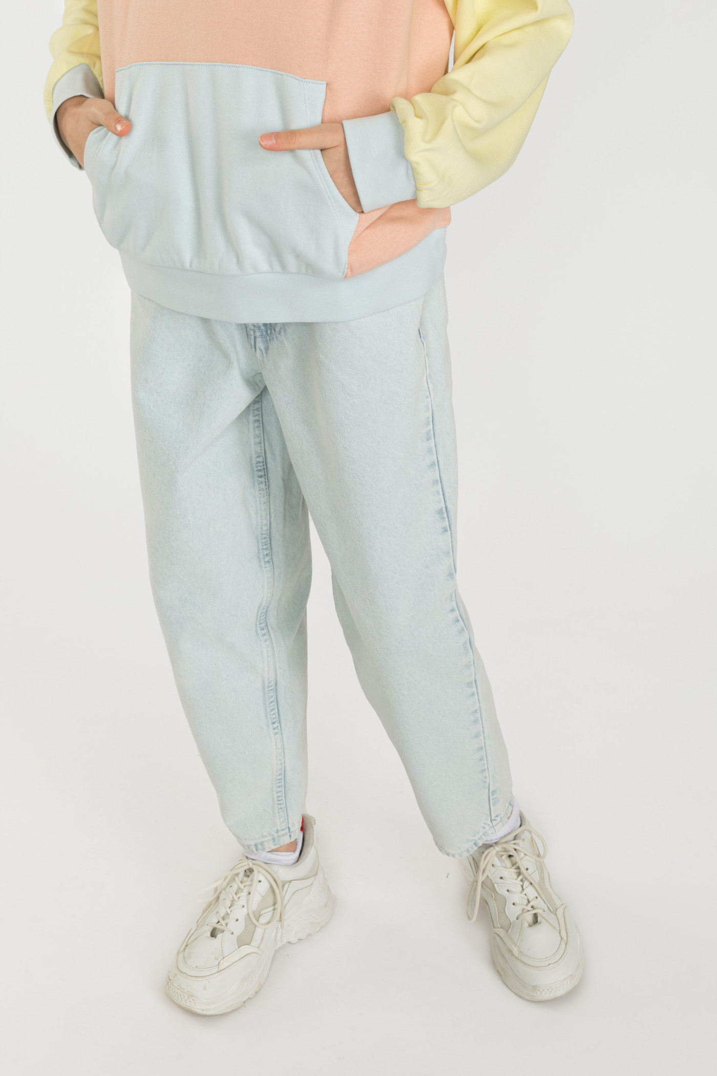 Jeansowe spodnie dla dziewczyny typu slouchy