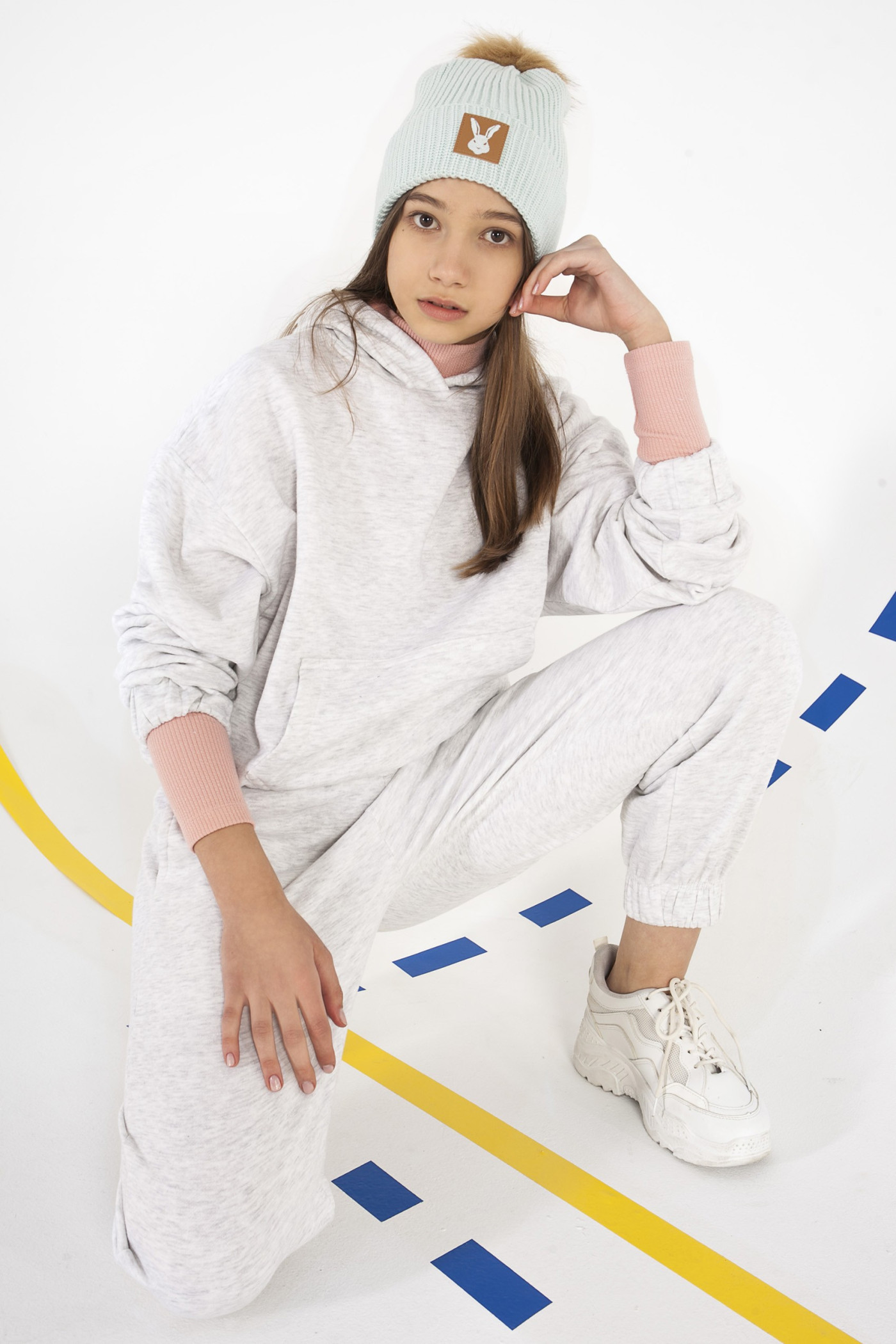 Szara bluza z kapturem dla dziewczyny