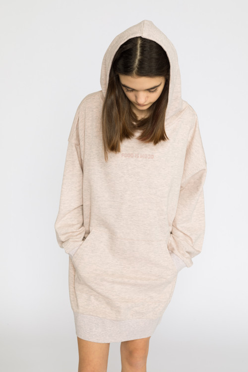 Pudrowo-różowa sukienka z kapturem dla dziewczyny