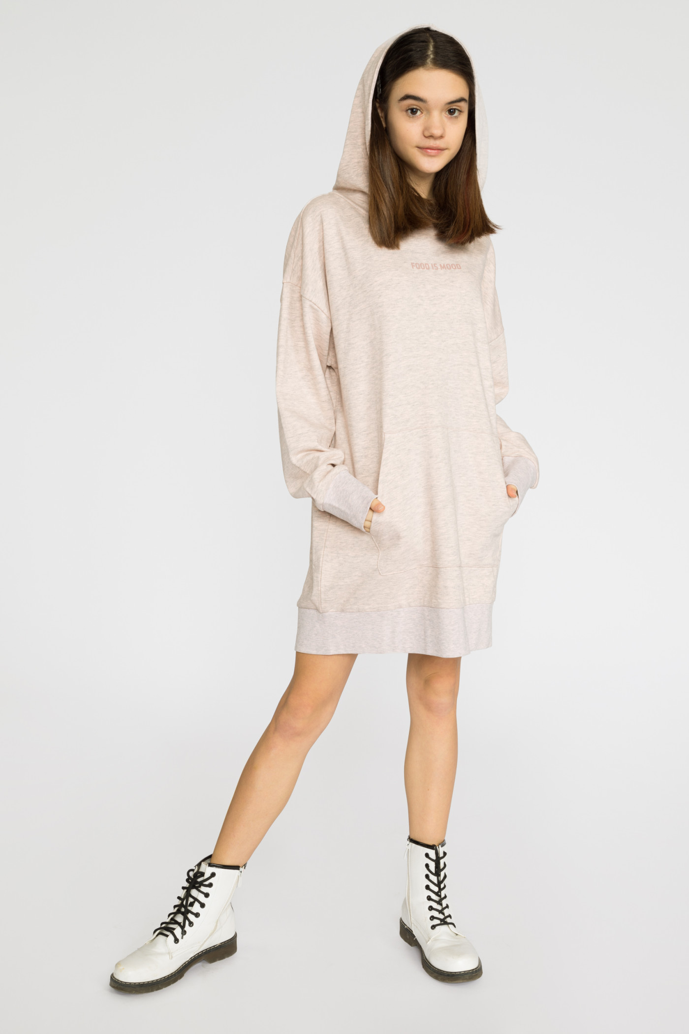 Pudrowo-różowa sukienka z kapturem dla dziewczyny