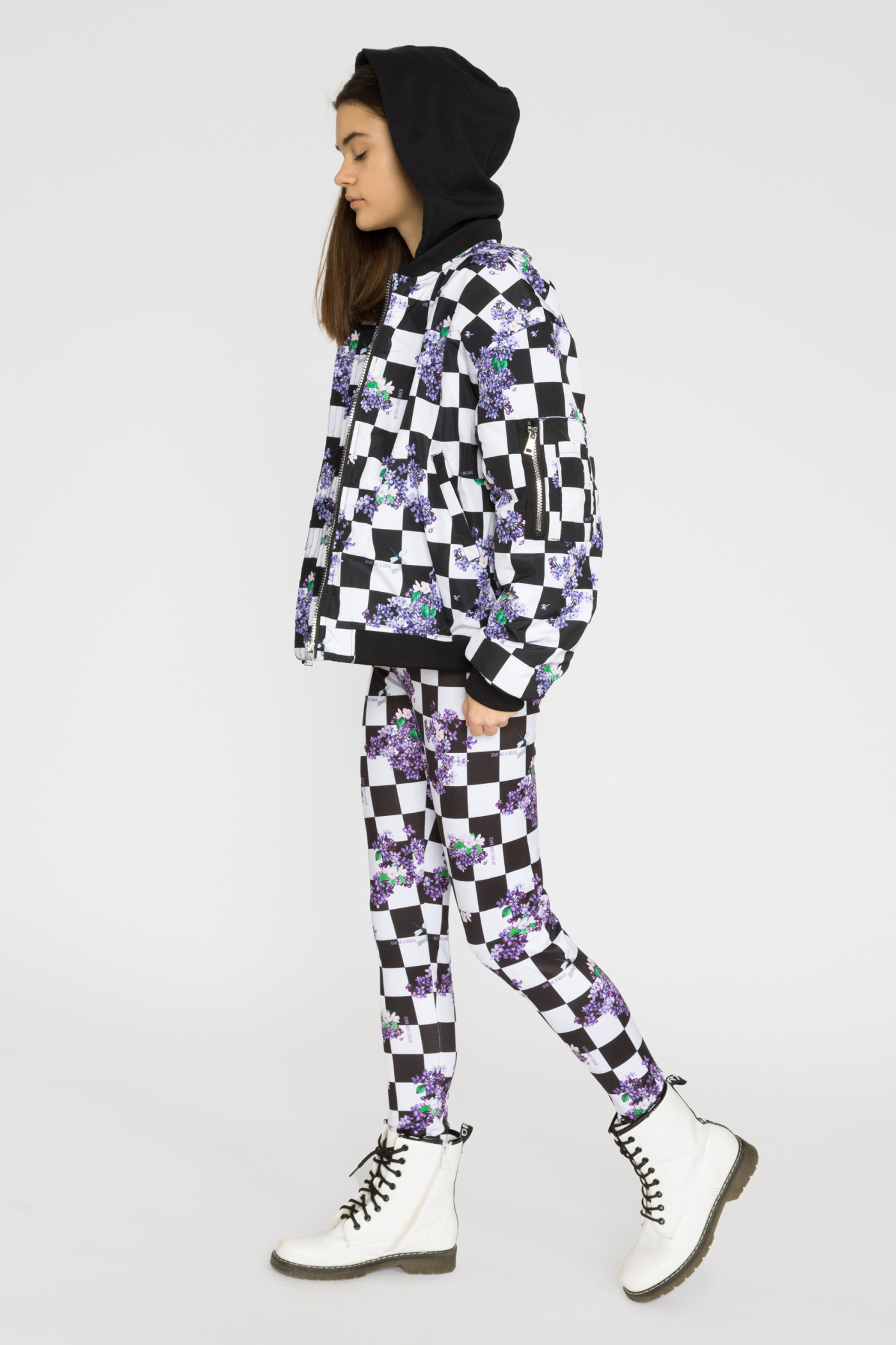 Wzorzysta kurtka przejściowa typu bomber z odpinanym kapturem