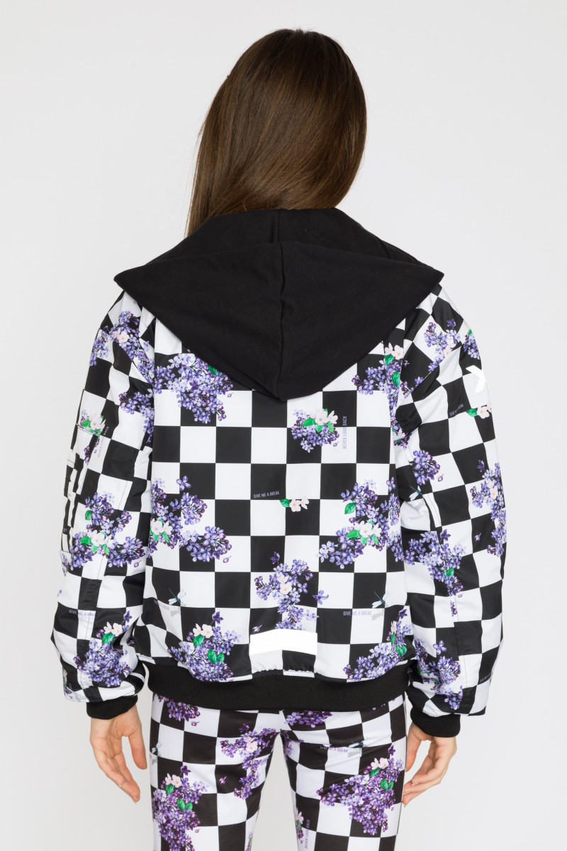 Wzorzysta kurtka przejściowa typu bomber z odpinanym kapturem