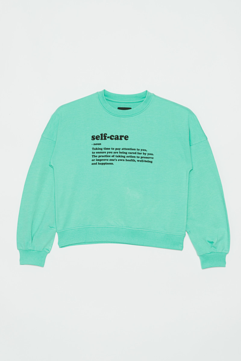 Miętowa bluza z nadrukiem SELF CARE dla dziewczyny