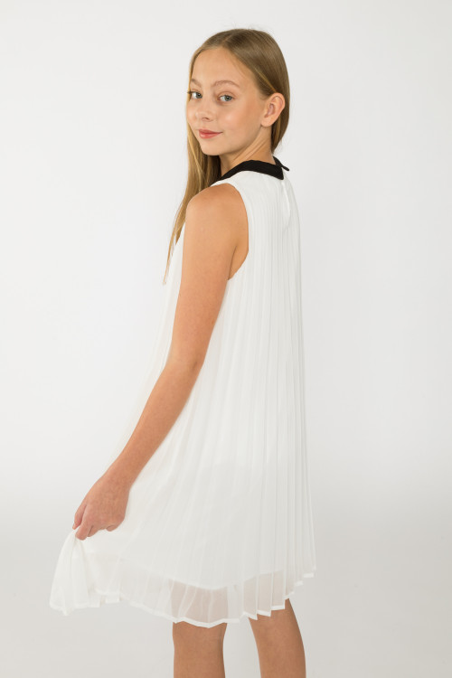 Biała plisowana sukienka z kołnierzykiem dla dziewczyny