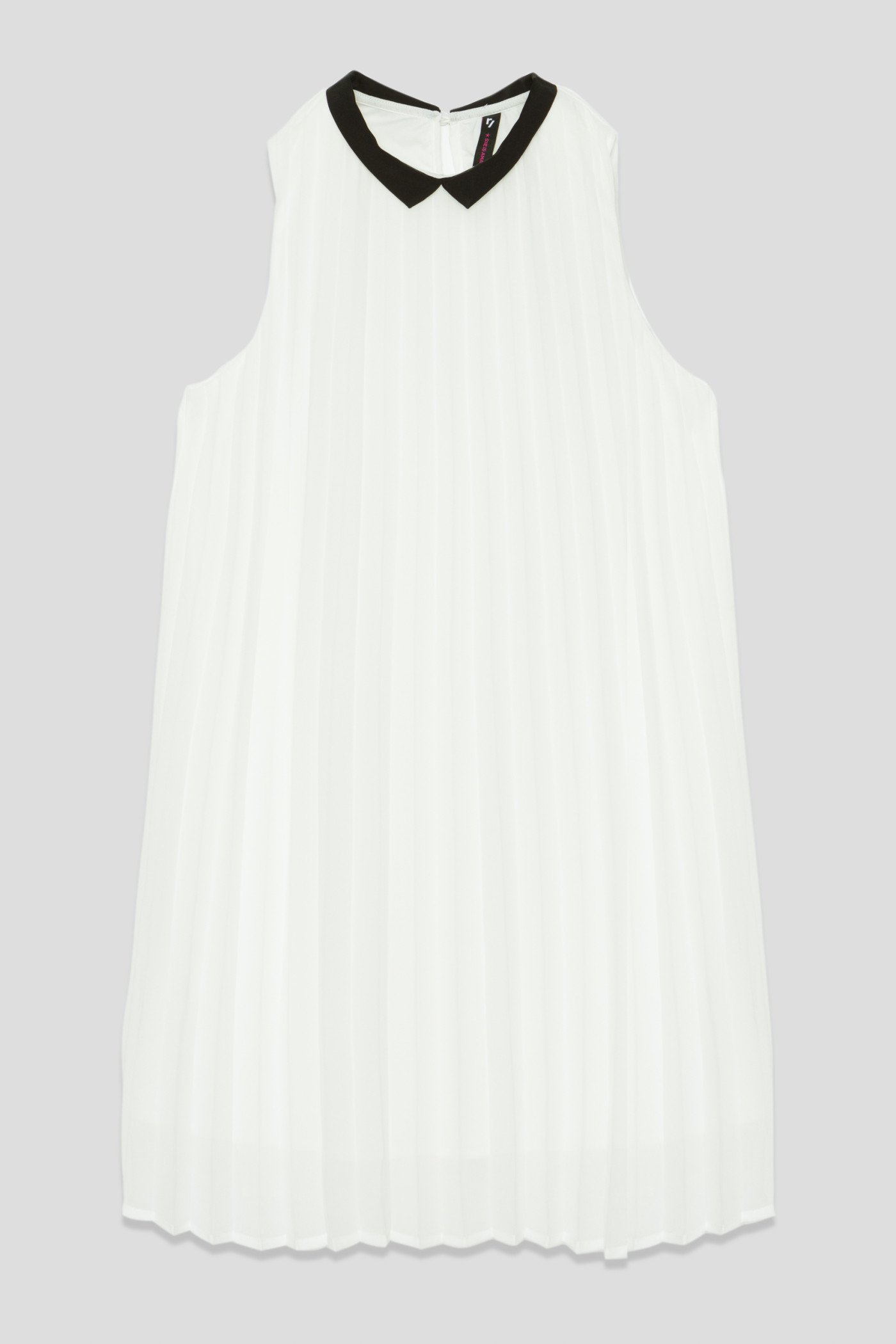 Biała plisowana sukienka z kołnierzykiem dla dziewczyny