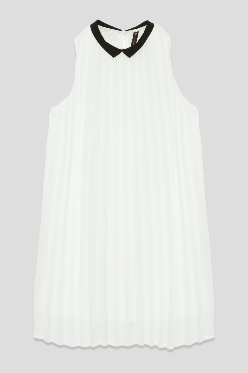 Biała plisowana sukienka z kołnierzykiem dla dziewczyny