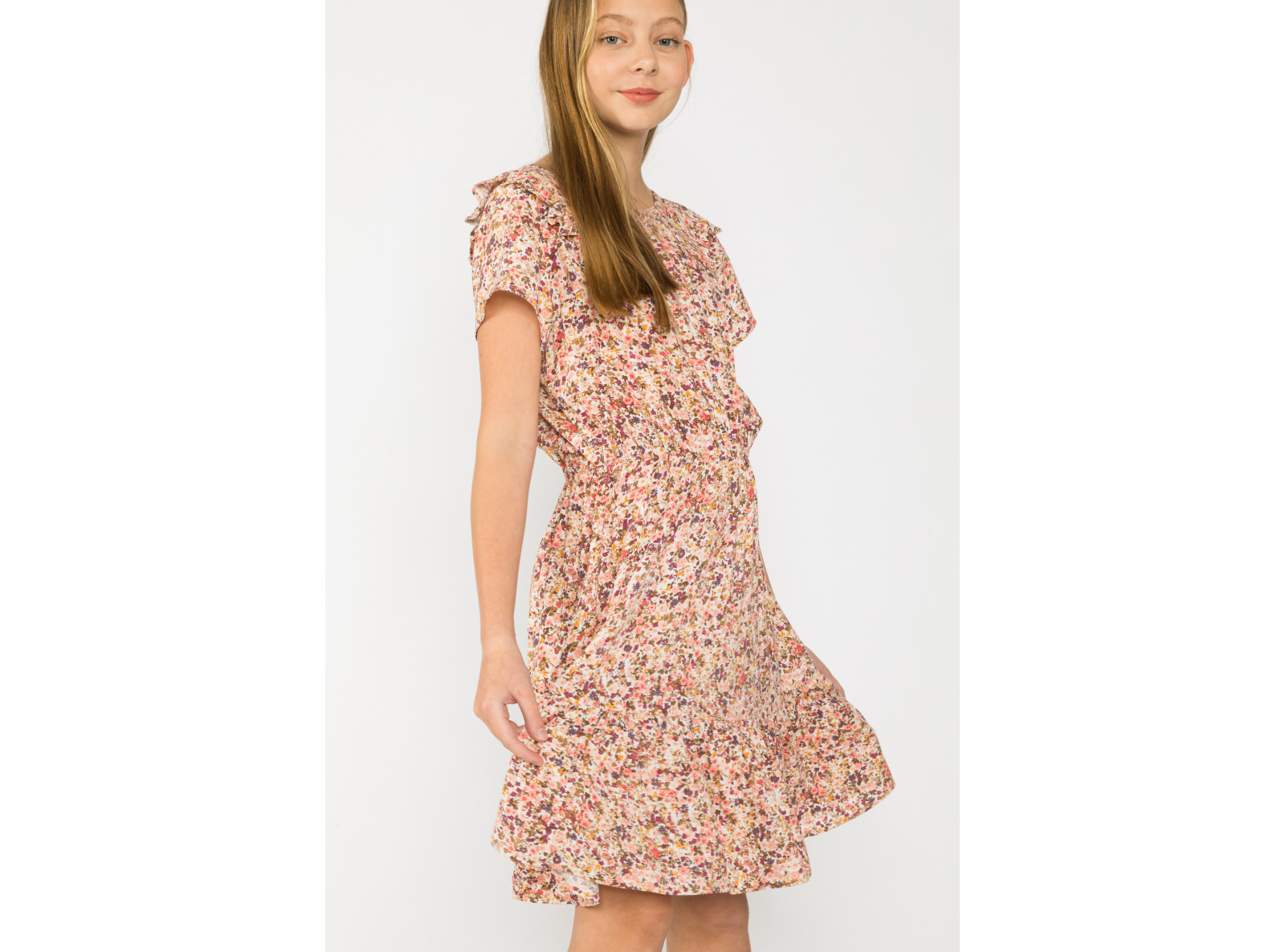 Różowa sukienka z falbanami w kwiaty dla dziewczyny