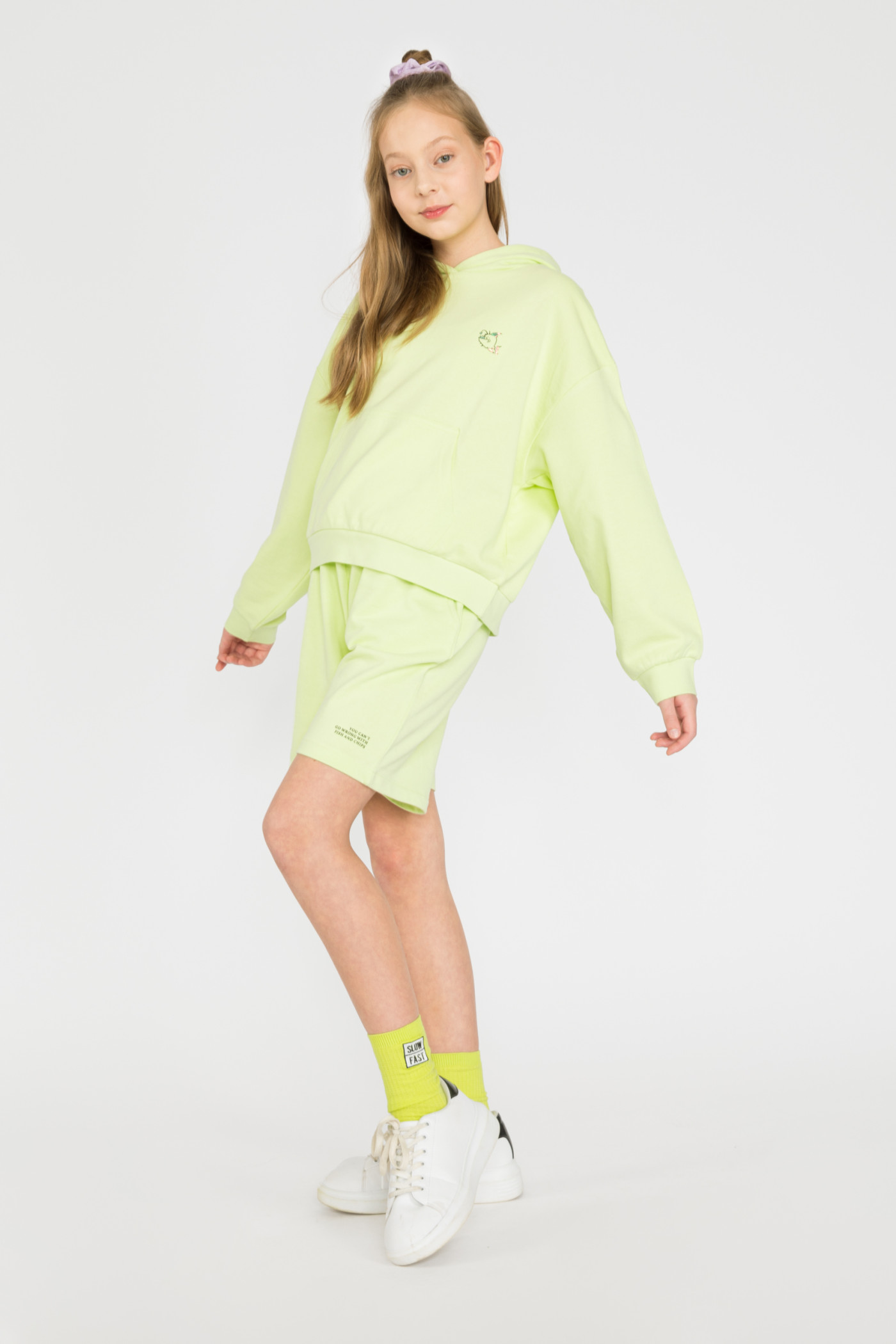 Krótkie limonkowe dresowe spodenki dla dziewczyny