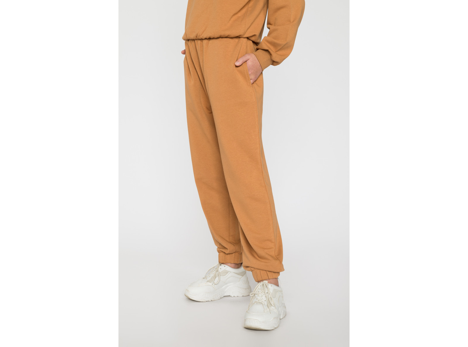 Brązowe spodnie dresowe ze ściągaczami