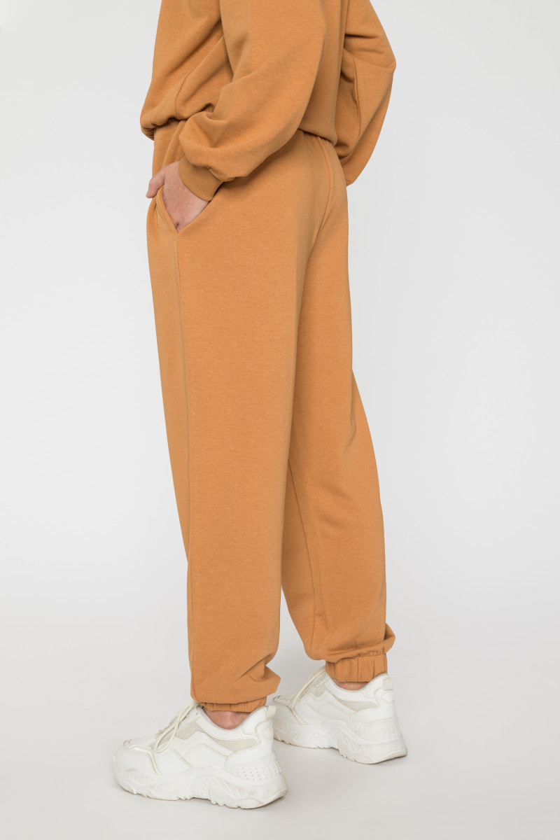 Brązowe spodnie dresowe ze ściągaczami