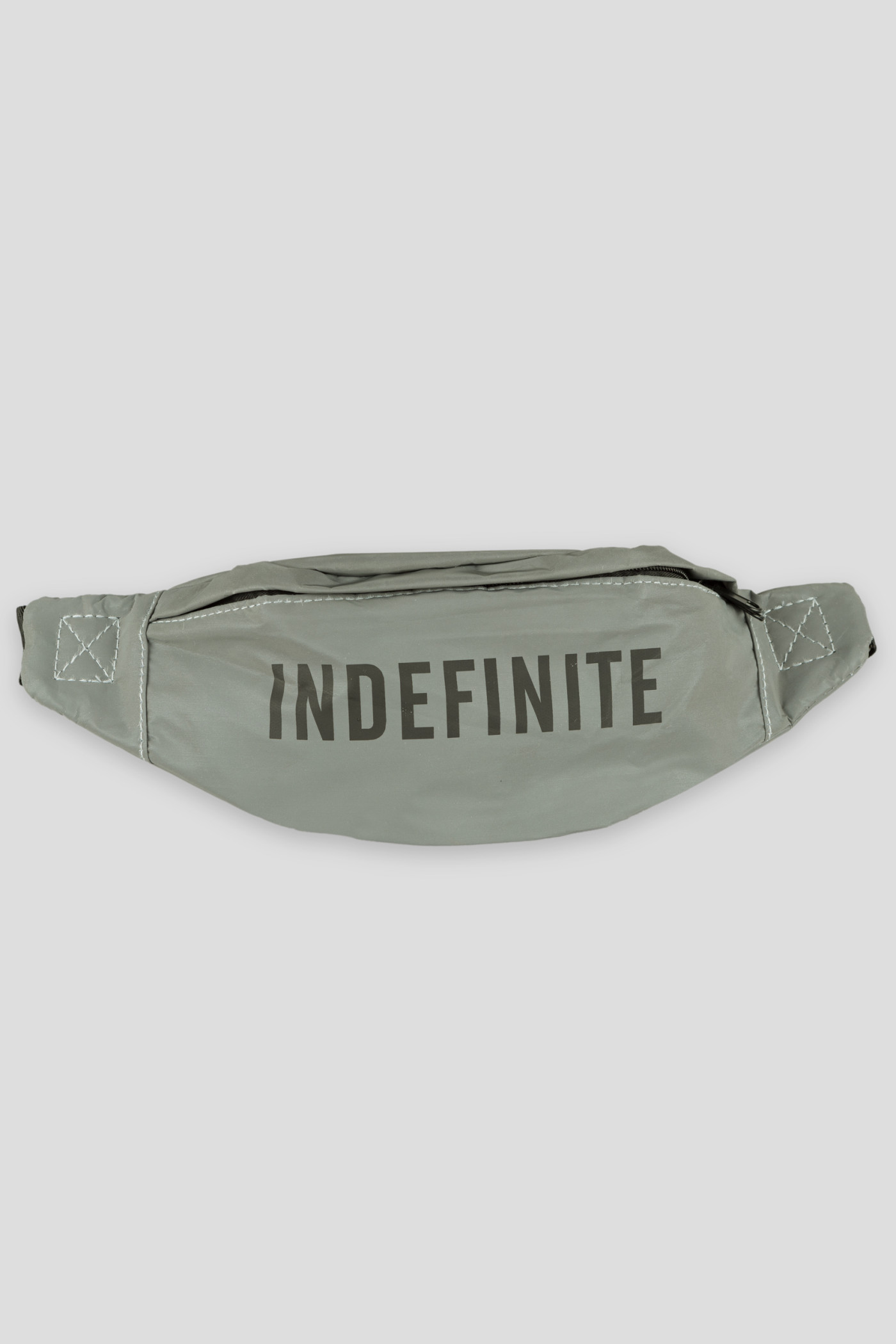 Srebrna saszetka typu nerka INDEFINITE z efektem REFLECTIVE