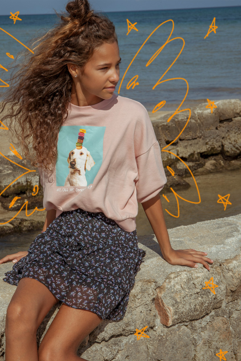 Czarna spódnica dla dziewczyny z falbanami w kwiaty