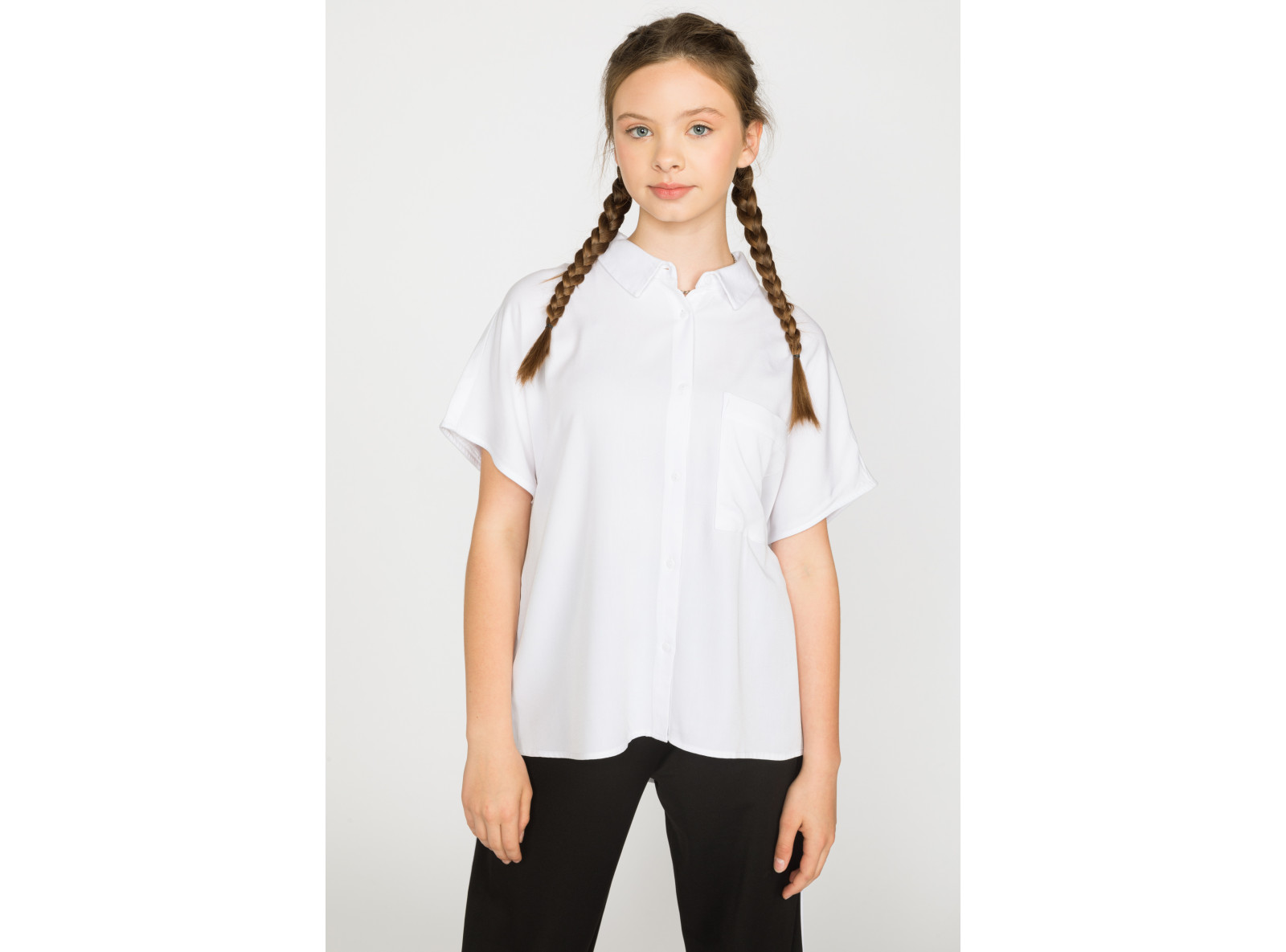 Biała pudełkowa koszula z krótkim rękawem