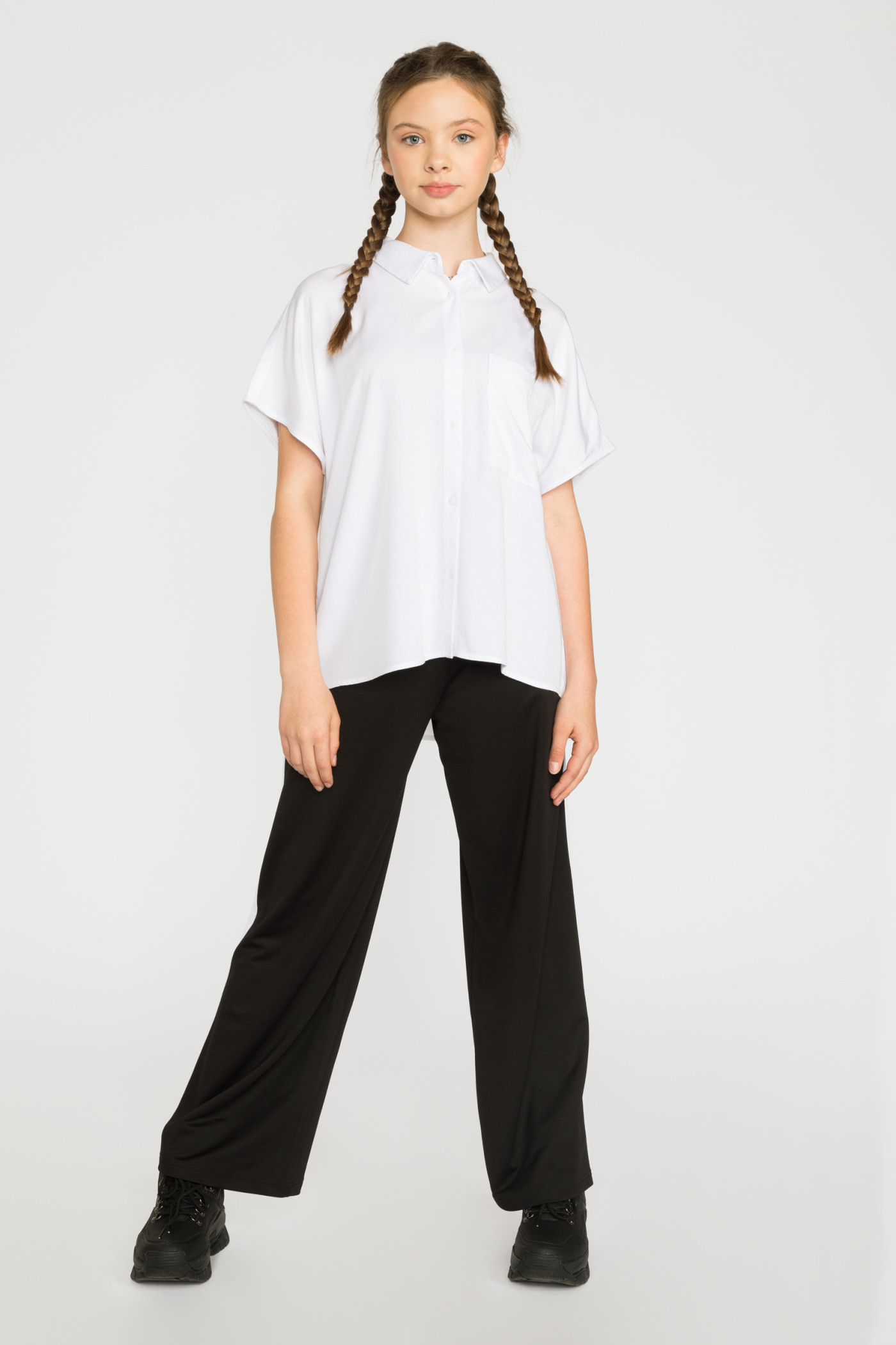 Biała pudełkowa koszula z krótkim rękawem