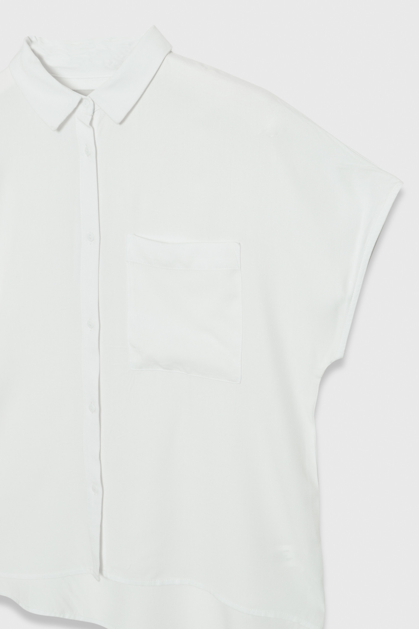 Biała pudełkowa koszula z krótkim rękawem