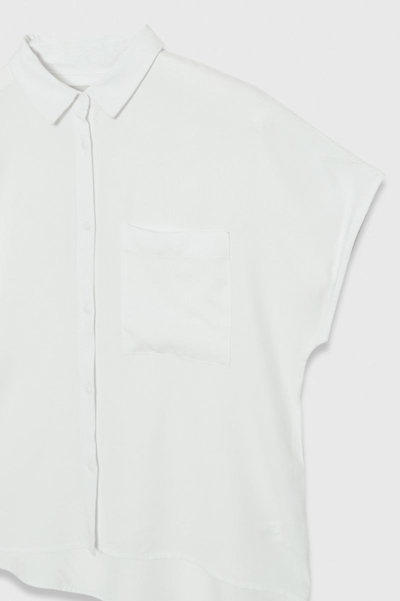 Biała pudełkowa koszula z krótkim rękawem